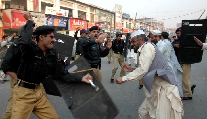 Police beat opposition protesters during a rally against President General Pervez Musharraf in Peshawar, Pakistan (AP Photo-Mohammad Zubair)