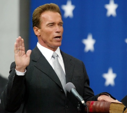 Arnold Schwarzenegger takes the oath of office for the Governor of California on the steps of the Capitol in Sacramento (AP Photo-Rick Bowmer)