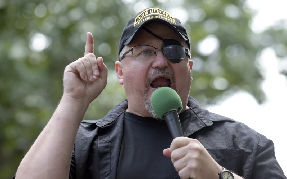 Stewart Rhodes, founder of the citizen militia group, the Oath Keepers, speaks during a rally outside the White House (AP Photo-Susan Walsh)