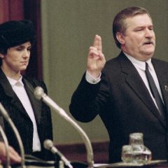 Lech Walesa takes Oath